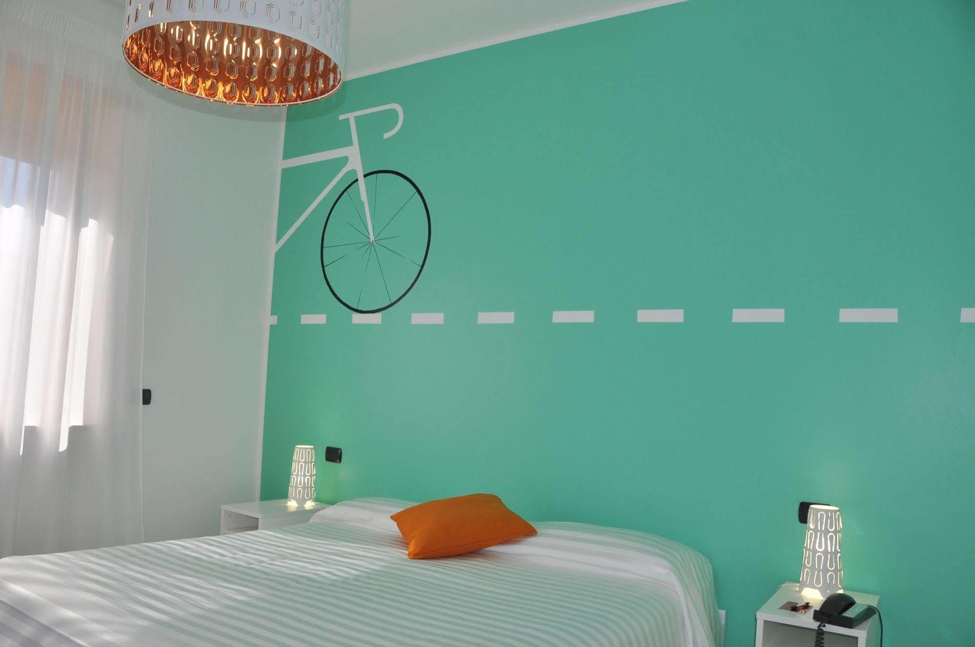 Lo Scoiattolo Piedmont Bike Hotel Pralormo Exteriér fotografie
